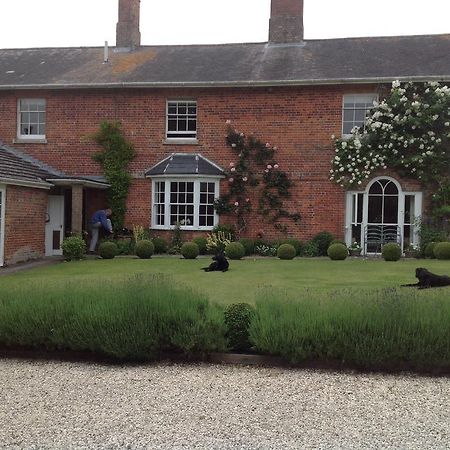 Отель Brunton Farmhouse Collingbourne Kingston Экстерьер фото