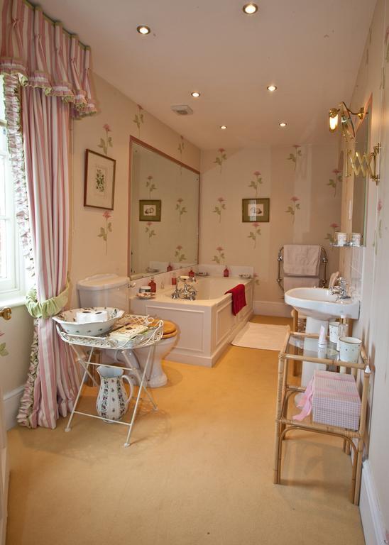 Отель Brunton Farmhouse Collingbourne Kingston Экстерьер фото