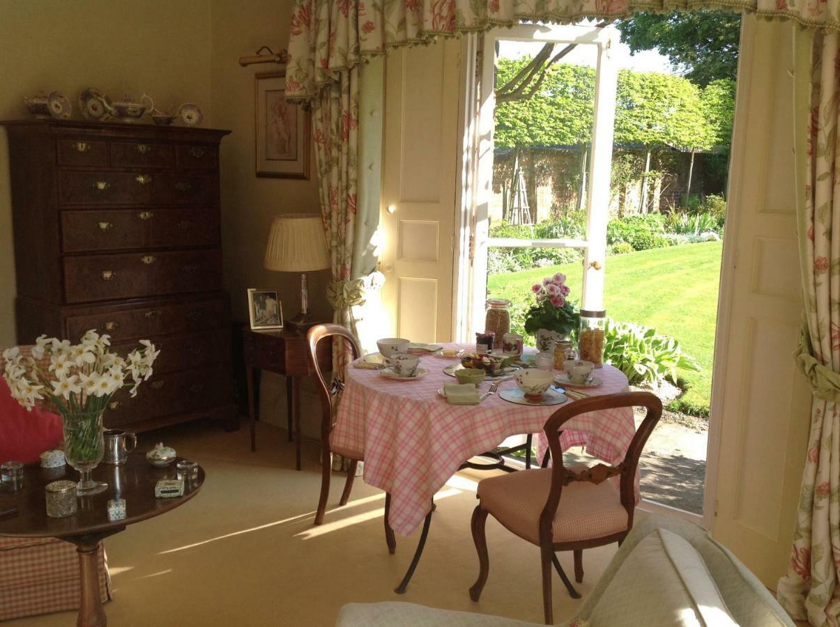 Отель Brunton Farmhouse Collingbourne Kingston Экстерьер фото