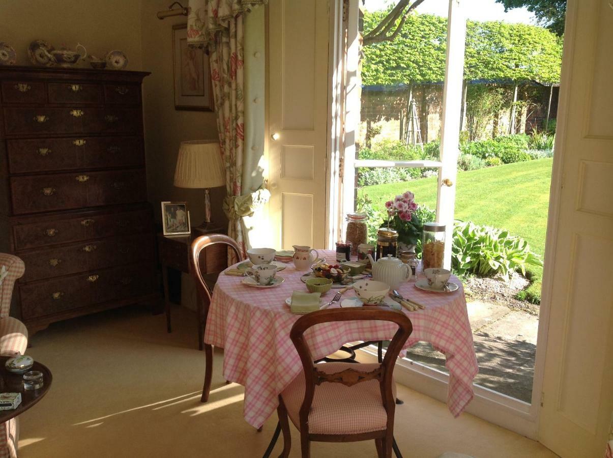 Отель Brunton Farmhouse Collingbourne Kingston Экстерьер фото